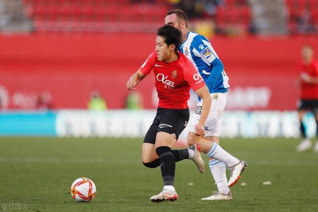 面对批评 利物浦新星伊萨克的表现与挑战